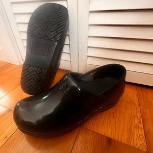 Sanita patent leather professional clog